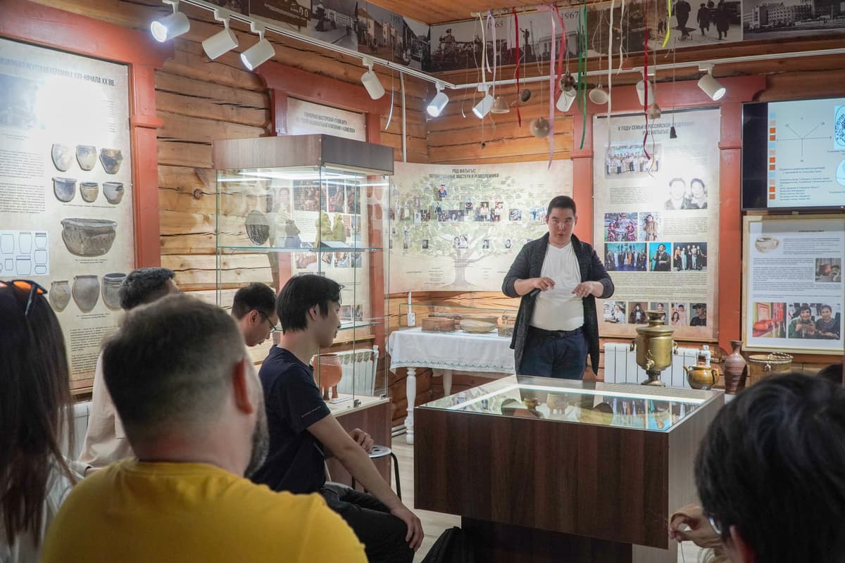 На выставке в Якутске представили роль керамики в погребальных обрядах древних саха