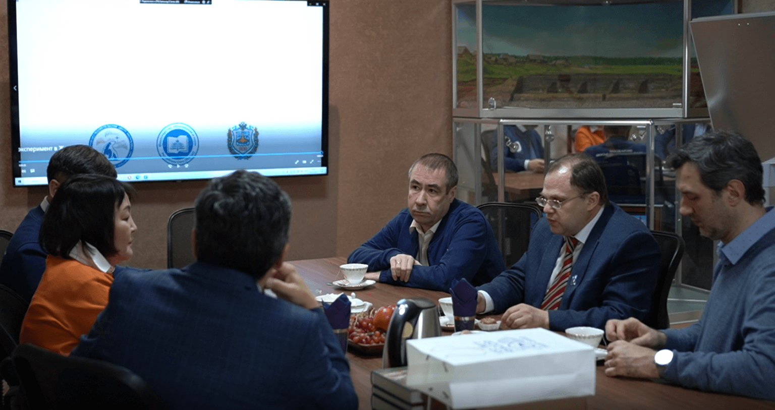 Встреча Первого заместителя министра образования и науки Республики Саха (Якутия) с коллективом Арктического научно-исследовательского центра Республики Саха (Якутия) в преддверии празднования Дня рос