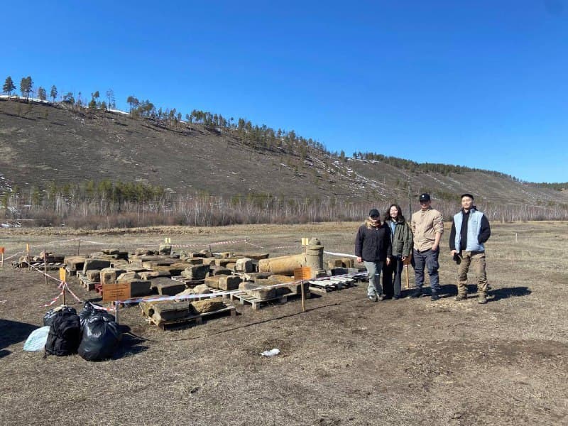 Cотрудники Музея арктической археологии им. С.А. Федосеевой АНИЦ РС(Я) провели субботник на территории будущего Лапидария.